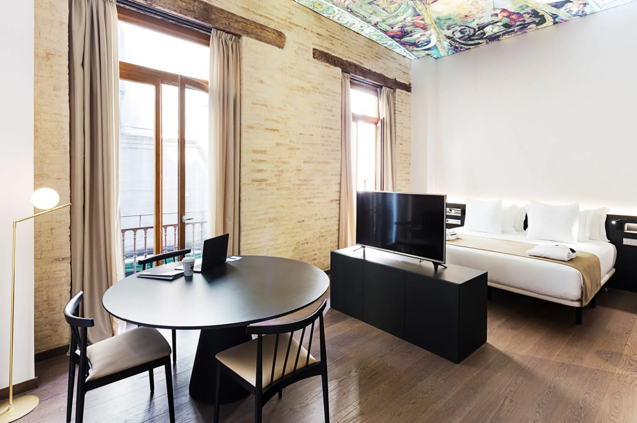 one-shot-hotels-mercat-valencia-room